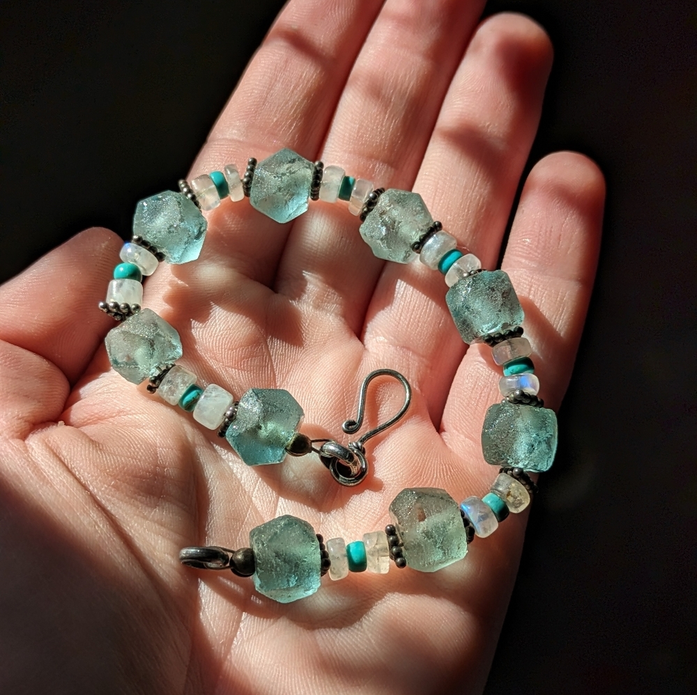 Glass bead bracelet
